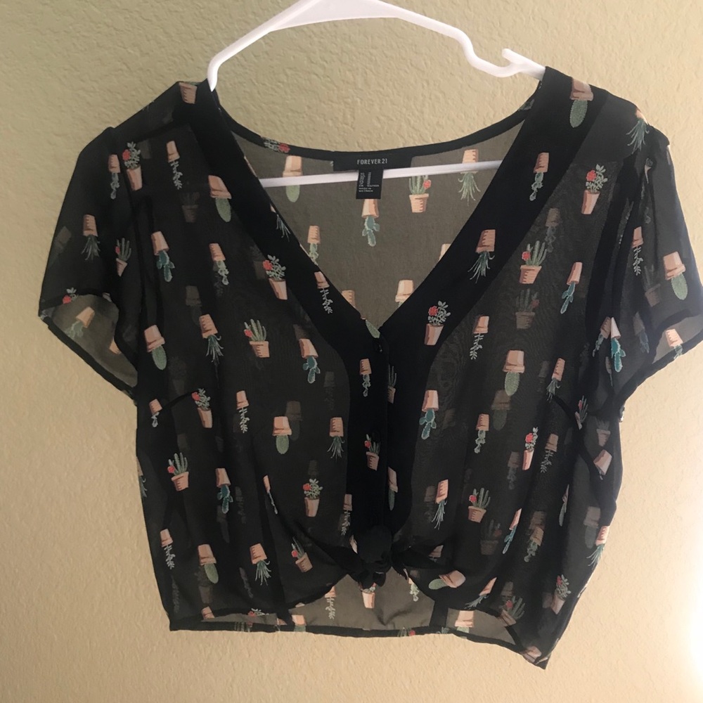 Black cropped plant blouse